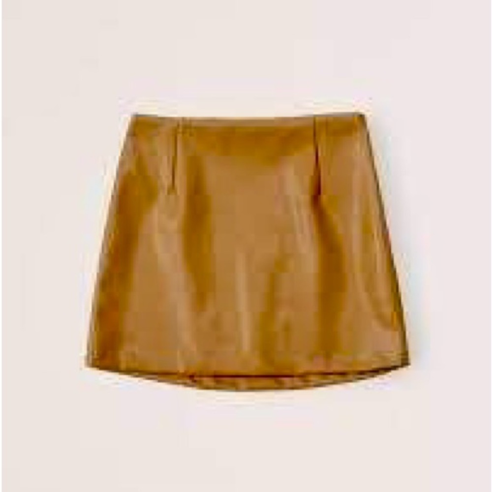 Abercrombie & Fitch Camel Vegan Leather Skort in Medium. NWOT
